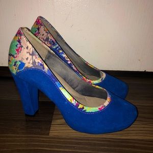 Royal Blue Suede Hush Puppies Pump. Size 7.